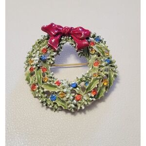 ART Pepper Signed Christmas Holiday Wreath Brooch Enamel Rhinestone Gold Tone 2"